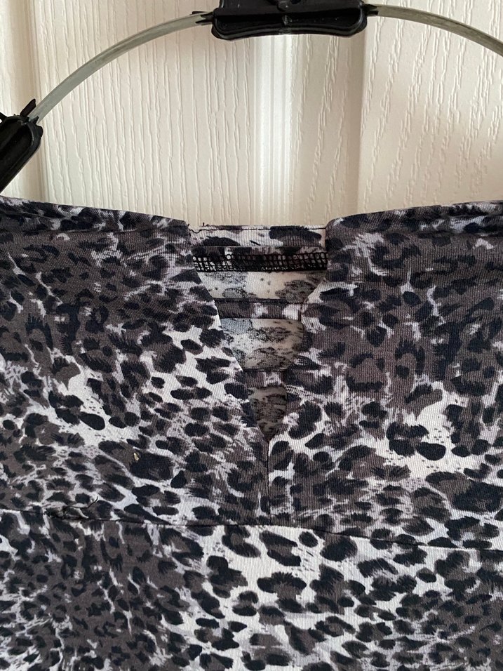 Gri Yılan Desenli Uzun Drapeli Likralı Elbise - Görsel 3