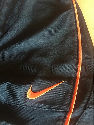 11-12 Yaş Beden Nike basket şortu (orijinal ,sıfır ürün)