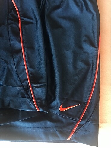 11-12 Yaş Beden siyah Renk Nike basket şortu (orijinal ,sıfır ürün)