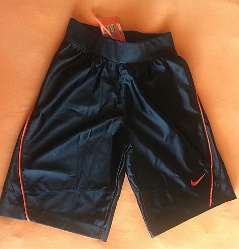 Nike basket şortu (orijinal ,sıfır ürün)