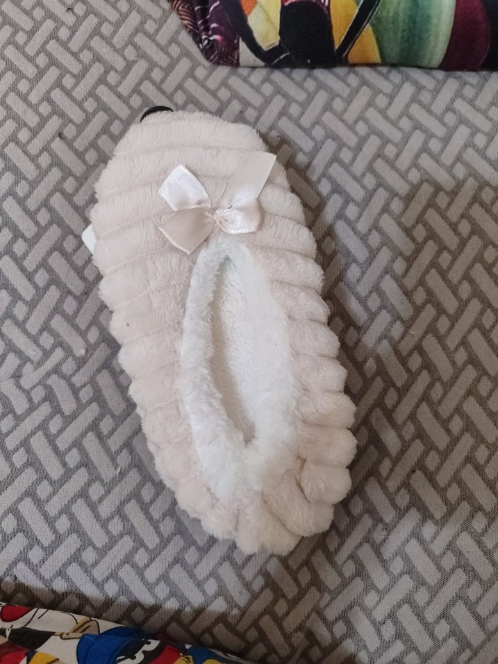 Kürklü Beyaz Kadın Ev Babeti - Görsel 2