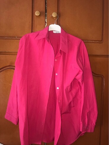 Pembe gömlek