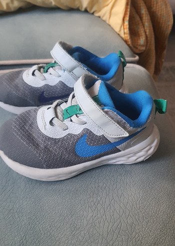 26 Beden nike Gri Erkek Çocuk Spor Ayakkabı