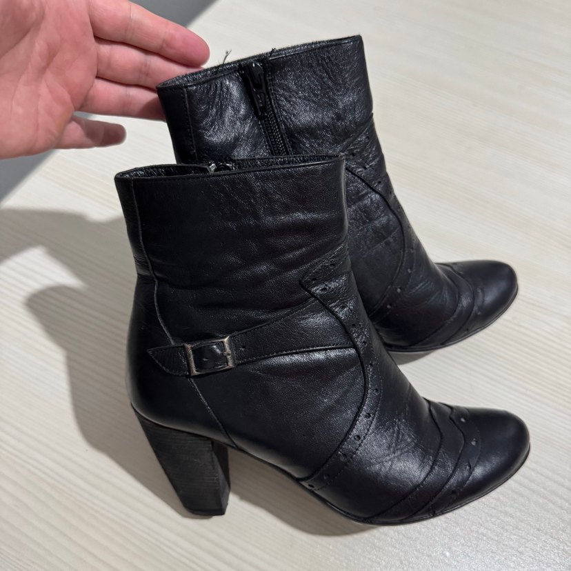 Şıklığın ve Rahatlığın Siyah Topuklu Botu — görsel 3/10