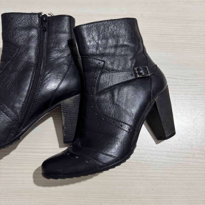 Şıklığın ve Rahatlığın Siyah Topuklu Botu — görsel 5/10