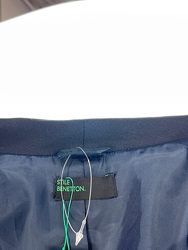 38 Beden siyah Renk Benetton Blazer %70 İndirimli.