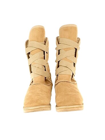 36 Beden Ugg Çizme %70 İndirimli.