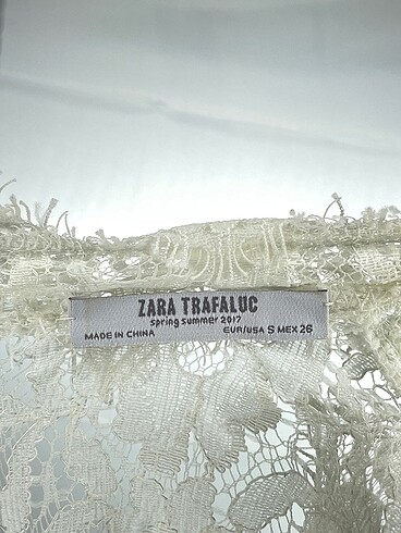 s Beden beyaz Renk Zara Bluz %70 İndirimli.
