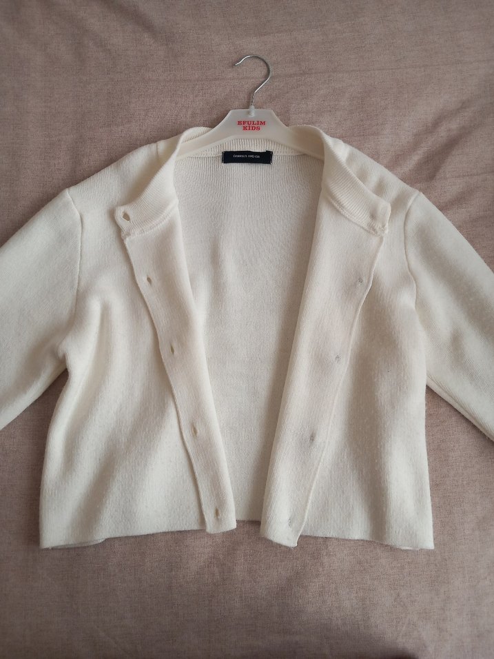 Düğmeli Beyaz Kadın Hırka - Görsel 2