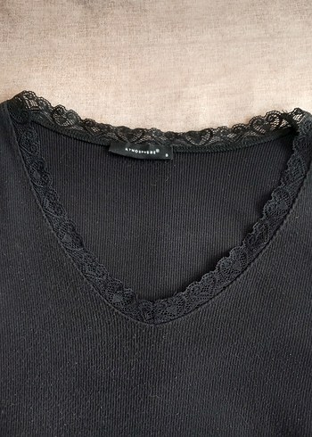 Dantel Detaylı Siyah V Yaka Kadın bluz - Görsel 2