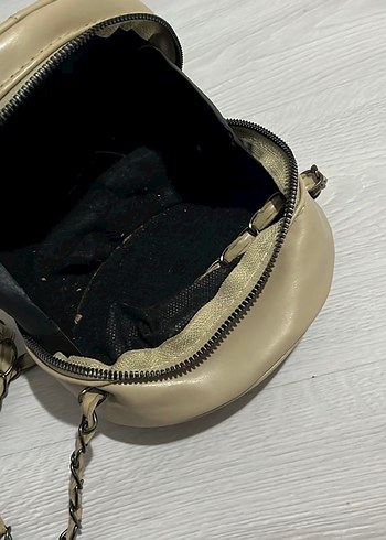 Zincir Detaylı Bej Deri Kadın Çanta - Görsel 3