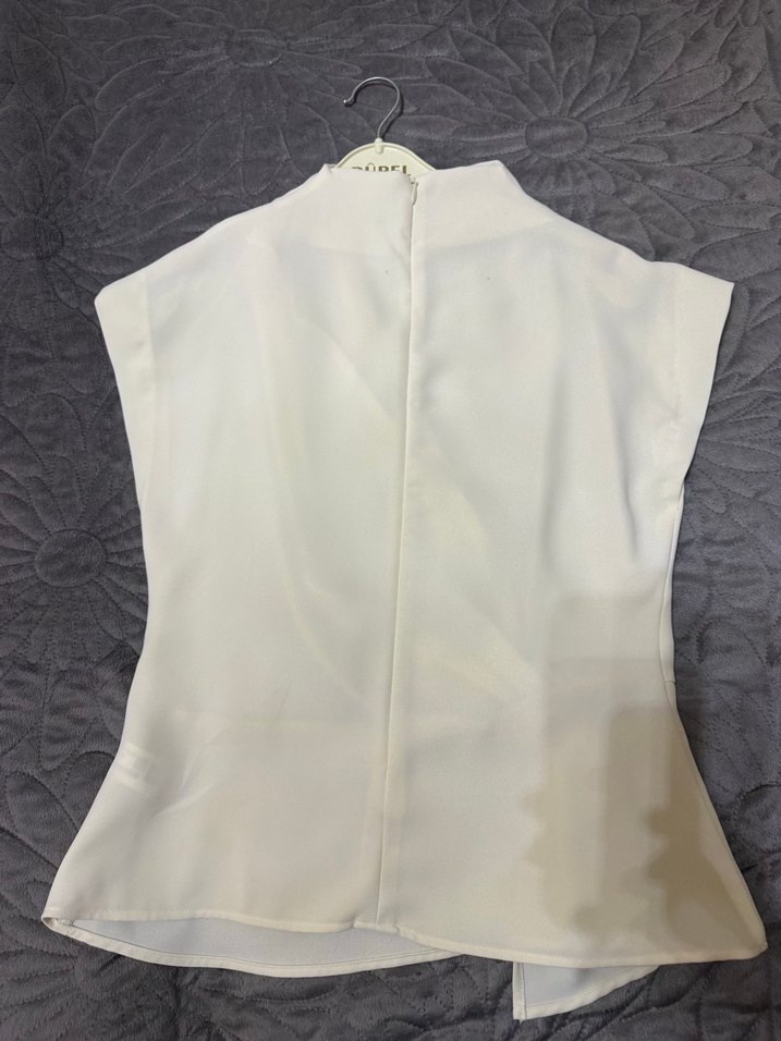 Beyaz Drapeli Kısa Kollu Kadın Bluz - Görsel 4