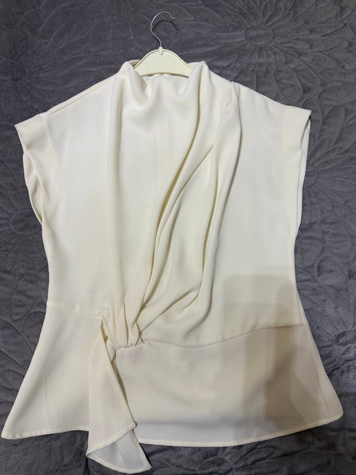 Beyaz Drapeli Kısa Kollu Kadın Bluz - Görsel 2