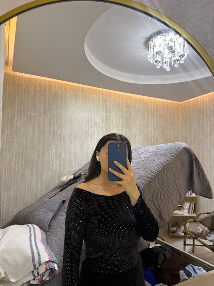 Siyah Uzun Kollu Pul İşlemeli geniş yakalı Bluz - Görsel 4