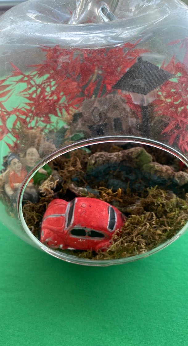 Küçük Kırmızı Oyuncak Araba - Görsel 3