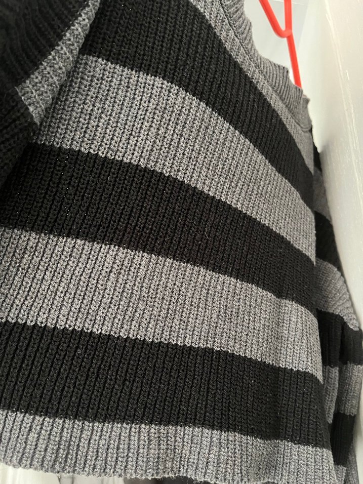 Gri Çizgili Kadın Triko Kazak - Görsel 3