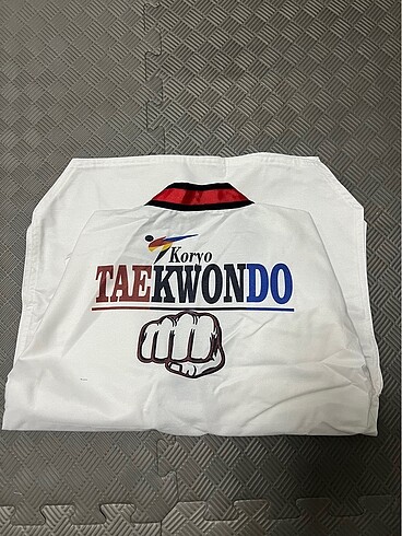 Taekwondo kıyafet ve koruyucuları
