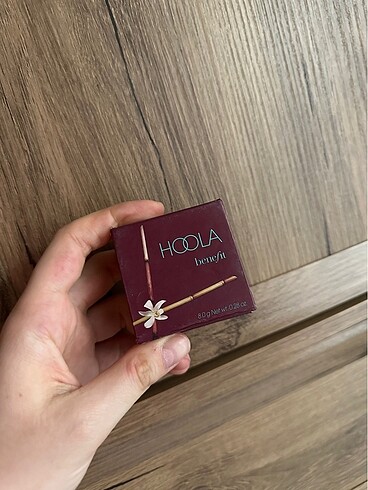 BENEFIT HOOLA