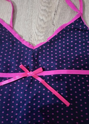 Diğer Puantiyeli Pembe Detaylı V Yaka Atlet