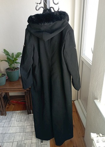 Siyah Uzun Kadın Kaban - Kürklü Detaylı - Görsel 4