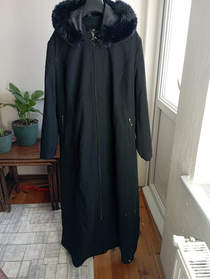 Siyah Uzun Kadın Kaban - Kürklü Detaylı - Görsel 2