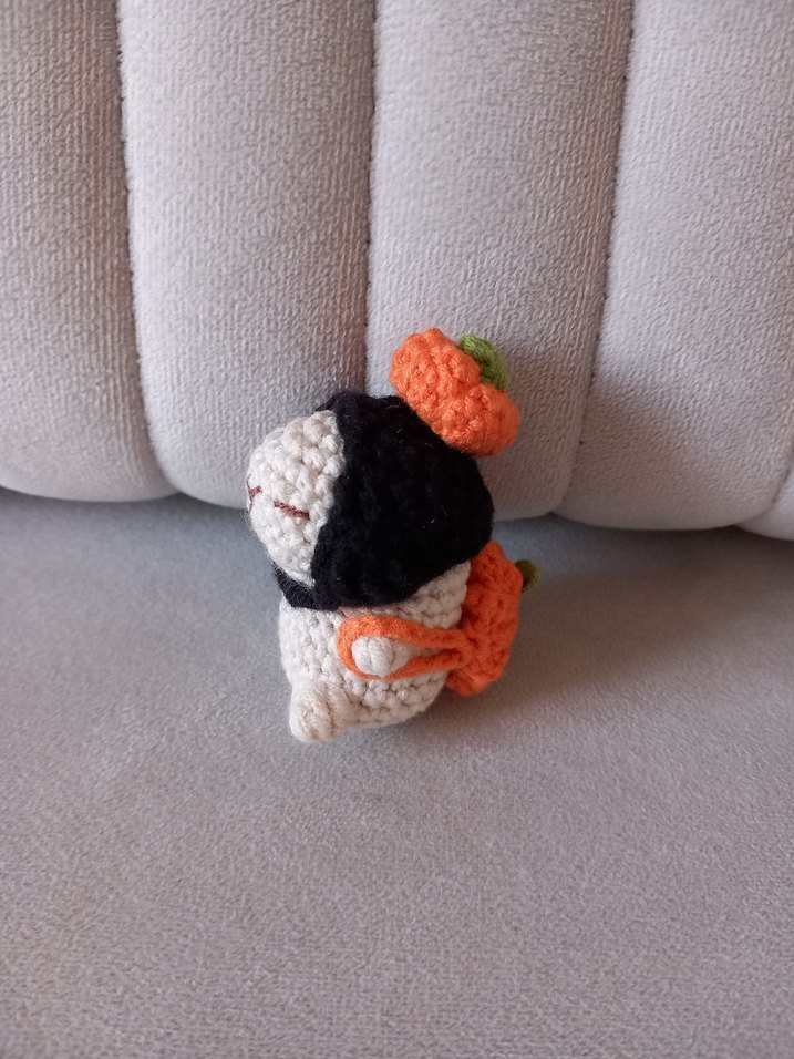 Balkabagi kostümlü capybara anahtarlık - Görsel 5