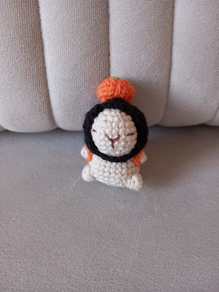 Balkabagi kostümlü capybara anahtarlık - Görsel 3