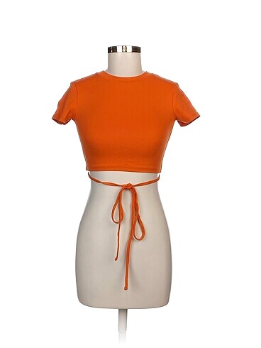 Bershka T-shirt %70 İndirimli.