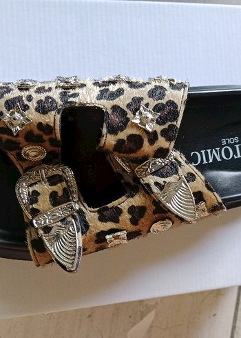 Kahverengi Leopar Desenli Tokalı Kadın Terlik