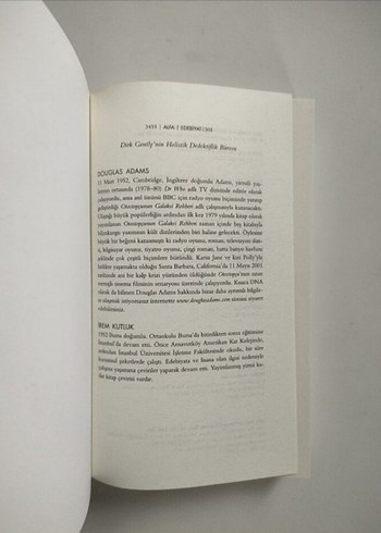  Dirk Gently'nin Holistik Dedektiflik Bürosu - Douglas Adams