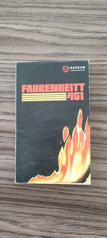 Fahrenheitt 451 - Ray Bradbury