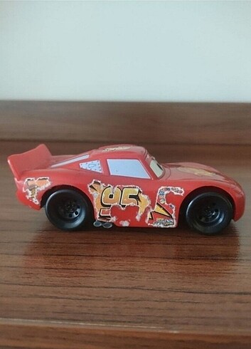  Beden Renk Disney Pixar Cars Şimşek McQueen (12 cm)