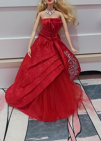 Barbie mutlu yıllar bebeği 2012