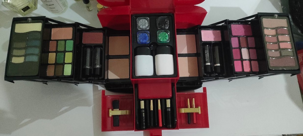 Kırmızı Çok Renkli Göz Farı Paleti - Görsel 2