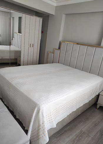 İşlemeli Beyaz Yatak Örtüsü - Görsel 3