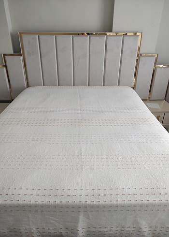 İşlemeli Beyaz Yatak Örtüsü - Görsel 2