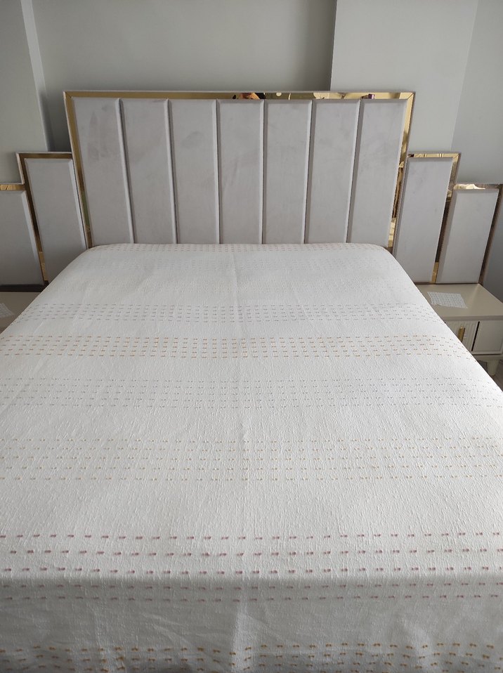 İşlemeli Beyaz Yatak Örtüsü - Görsel 2