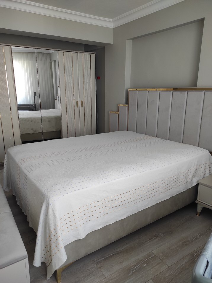 İşlemeli Beyaz Yatak Örtüsü - Görsel 4