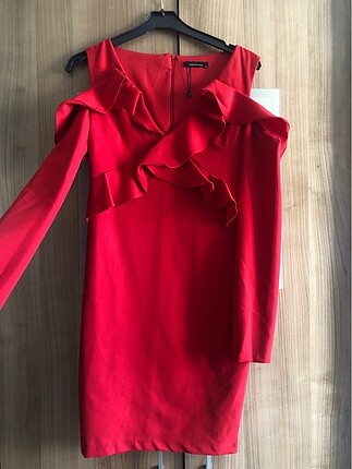 Kırmızı elbise - Görsel 3