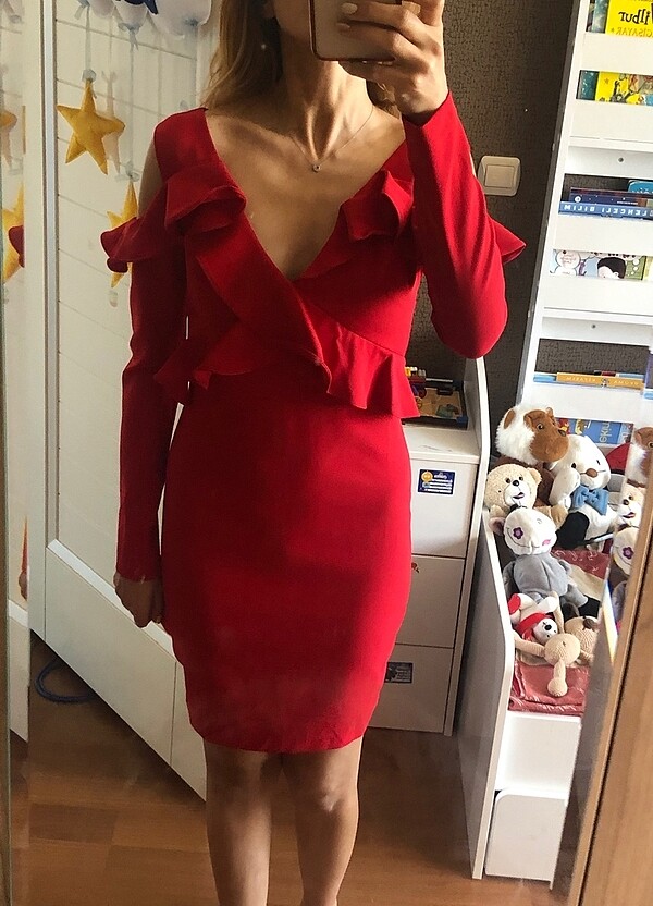 Kırmızı elbise - Görsel 2
