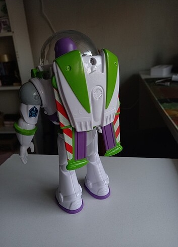 Yürüyen ve konuşan Buzz Lightyear