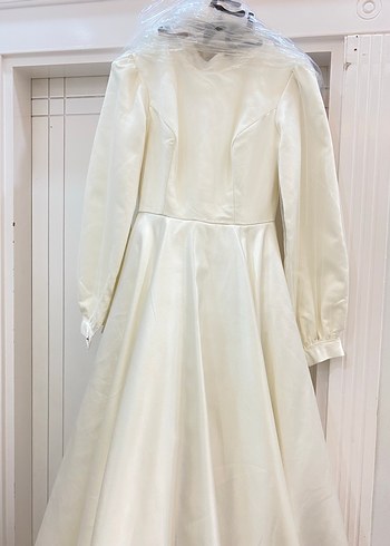 Uzun, İnce Dökümlü Beyaz Kadın Elbise nikah abiyesi - Görsel 2