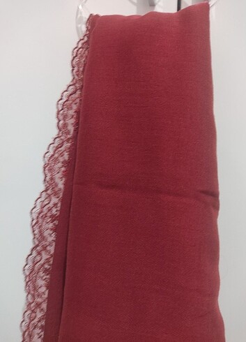 Bordo kenarları dantelli şal - Görsel 2