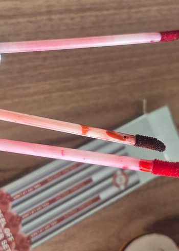 Beden çeşitli Renk paketli Renkli Soyulabilir Dudak ruj Seti