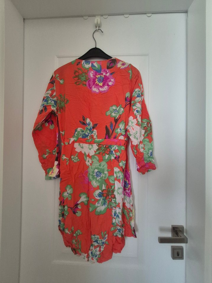 Çiçek Desenli kruvaze yakalı  Kadın  elbise - Görsel 3