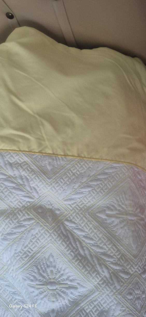 yeni özel dikim Beyaz ve pastel sarı yatak örtüsü - Görsel 2