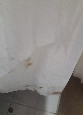 m Beden Gelinnik elbise eteğinde yırtık ve leke mevcuttur
