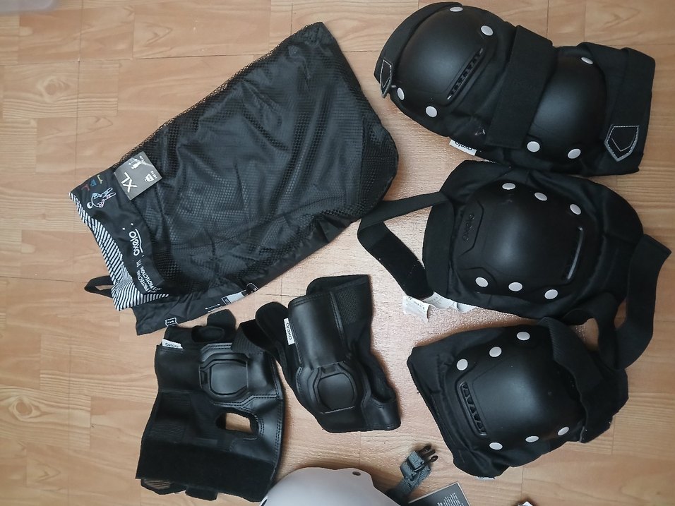 Beyaz Gri Oxelo Dizlikleri ve kasket - Görsel 4