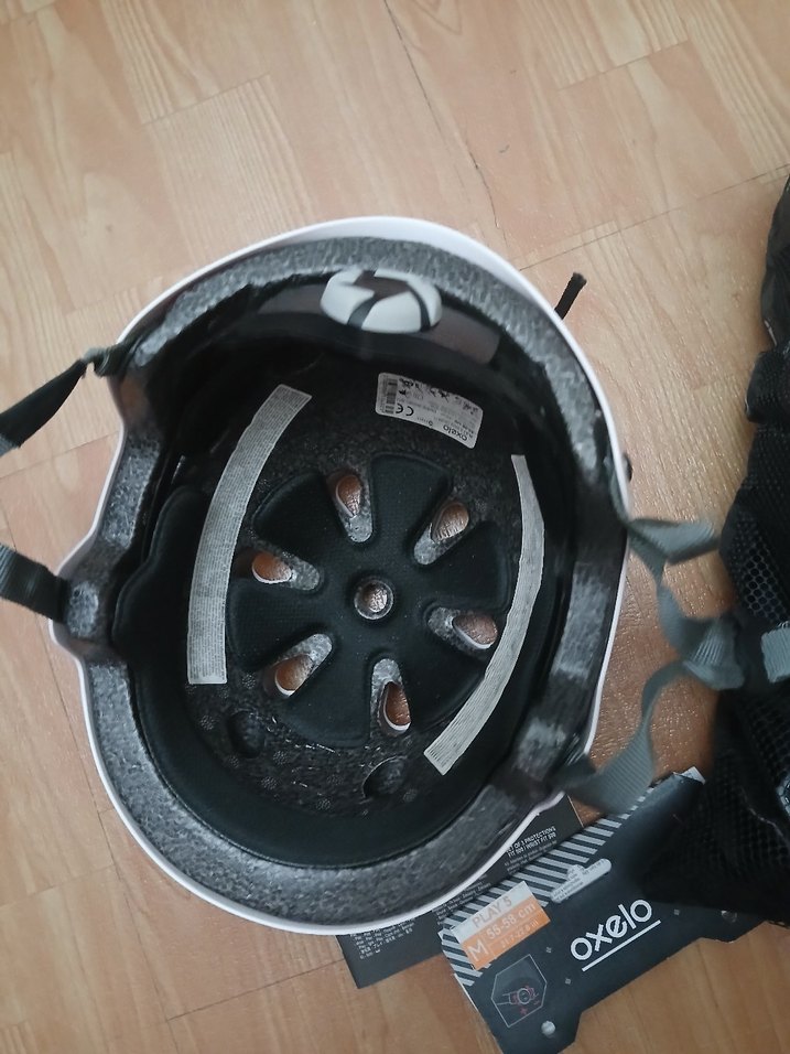 Beyaz Gri Oxelo Dizlikleri ve kasket - Görsel 2