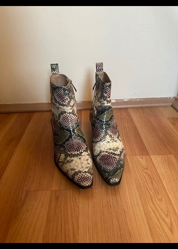 Zara Yılan Desenli Topuklu Bot